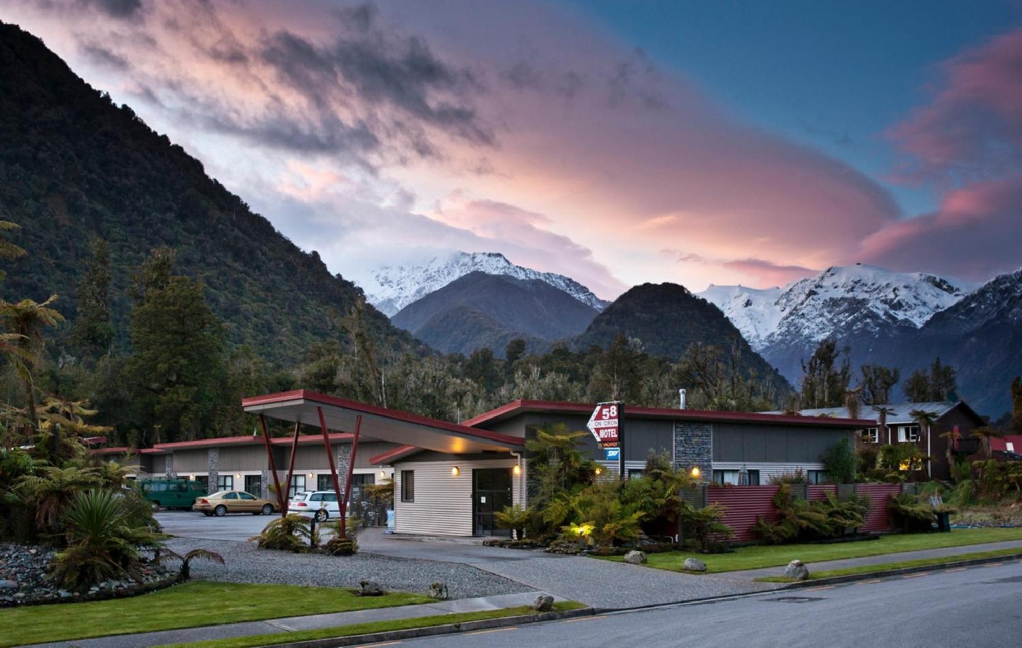 58 On Cron Motel Franz Josef Exteriör bild